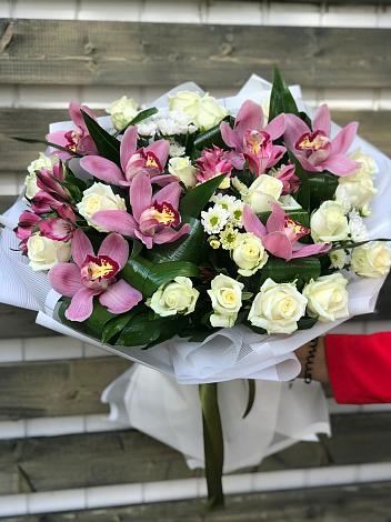 Букет цветов из: Розы и Хризантемы в Кармалиновской