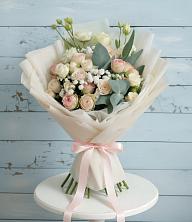 Букет цветов из:  Розы и Лизиантусы в Кармалиновской