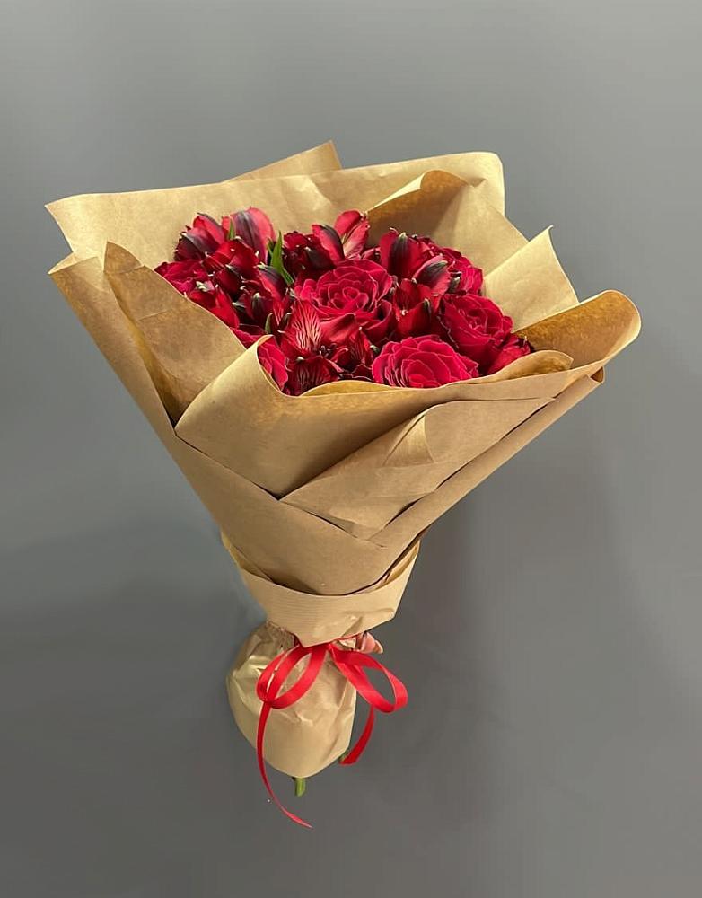 Букет цветов из: Альстромерии и Розы в Кармалиновской