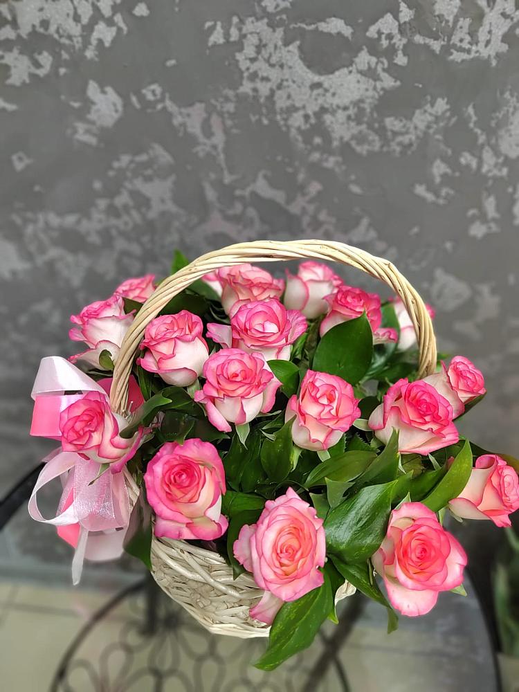 Цветочная композиция из Розы в корзине в Кармалиновской