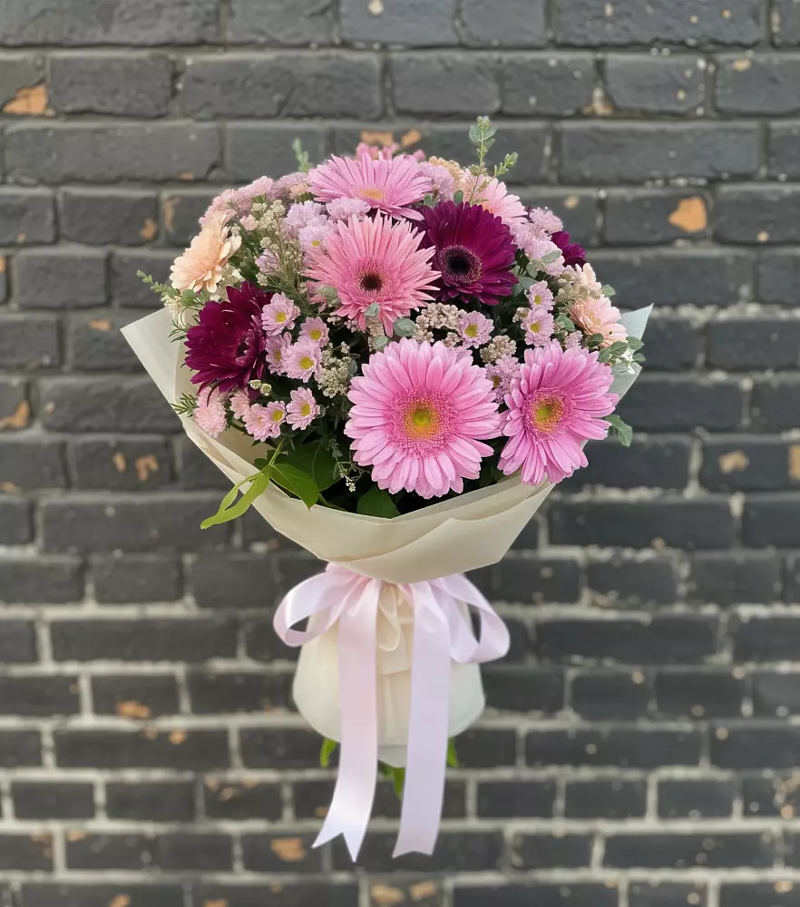 Букет цветов из: Герберы и Хризантемы в Кармалиновской
