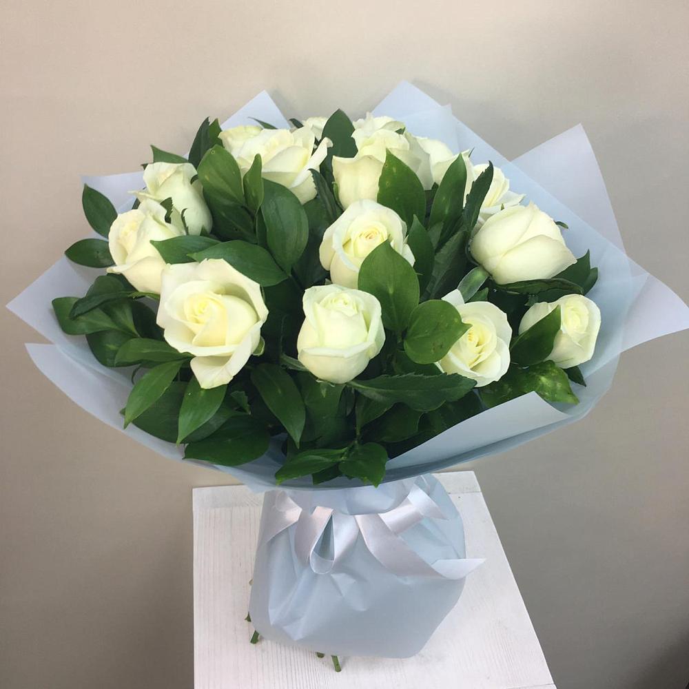 Букет 15 Белых роз Проуд в Кармалиновской