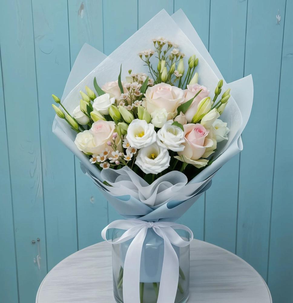 Букет цветов из: Розы и Лизиантусы в Кармалиновской