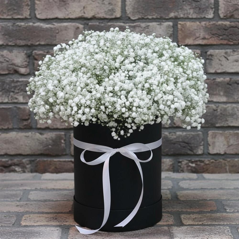 Цветочная композиция из Гипсофила в шляпной коробке в Кармалиновской