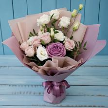 Букет цветов из:  Розы и Лизиантусы в Кармалиновской