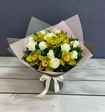 Букет цветов из:  Орхидеи и Розы в Кармалиновской