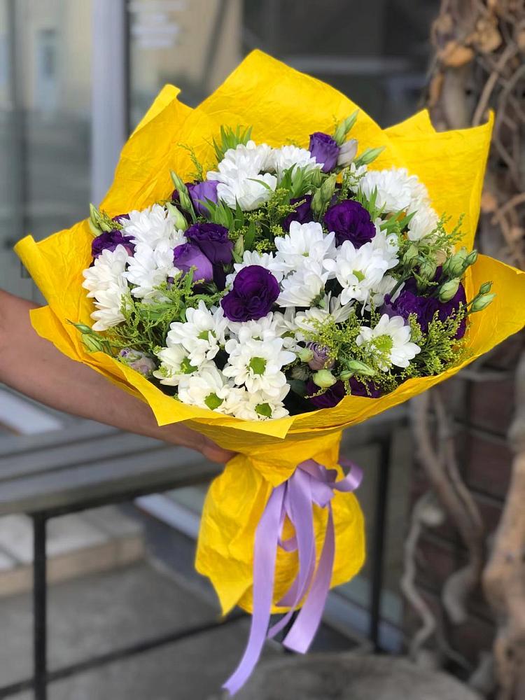 Букет цветов из: Ирисы, Хризантемы и Ромашки в Кармалиновской