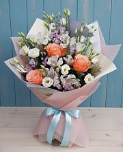 Букет цветов из:  Лизиантусы, Розы, Альстромерии и Гипсофила в Кармалиновской
