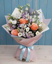 Букет цветов из:  Лизиантусы, Розы, Альстромерии и Гипсофила в Кармалиновской