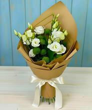 Букет цветов из:  Хризантемы и Лизиантусы в Кармалиновской