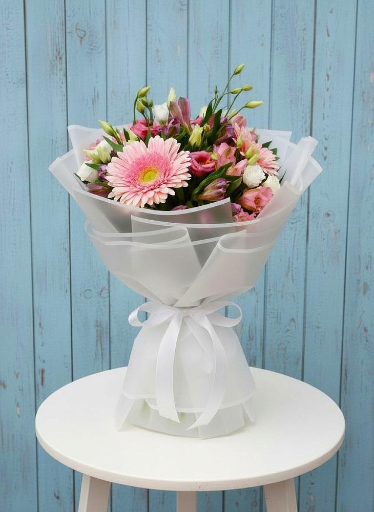 Букет цветов из: Герберы, Альстромерии и Лизиантусы в Кармалиновской