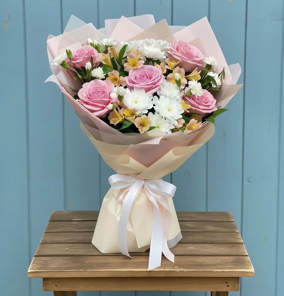 Букет цветов из: Гвоздики, Орхидеи и Розы в Кармалиновской