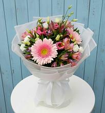 Букет цветов из:  Герберы, Альстромерии и Лизиантусы #REPLACE_PRED# Кармалиновской
