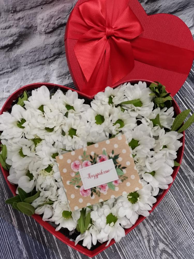 Цветочная композиция из Хризантемы в виде сердца в Кармалиновской