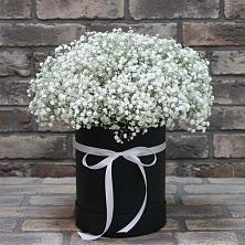 Цветочная композиция из Гипсофила в шляпной коробке в Кармалиновской