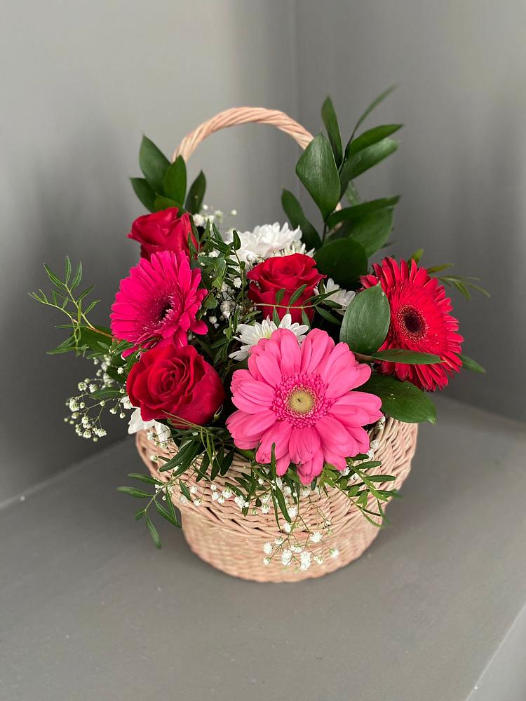 Цветочная композиция из Розы, Хризантемы и Герберы в корзине в Кармалиновской