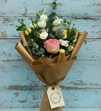 Букет цветов из:  Розы и Лизиантусы в Кармалиновской